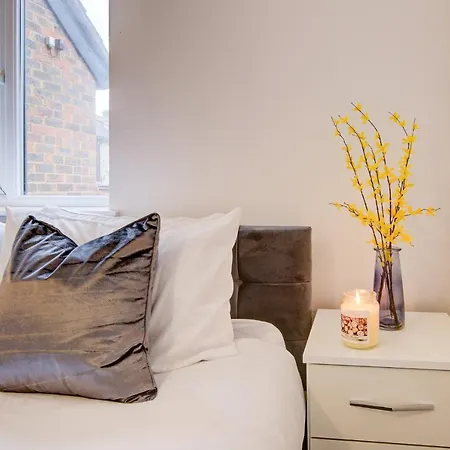 Spacious Urban Apartment In Croydon Exterior photo