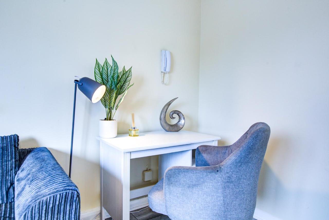 Spacious Urban In Apartment *
